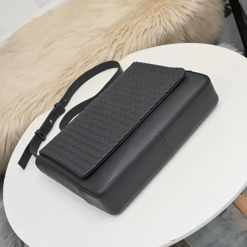 All categories 💚 Top version men’s bags 💚 BV 2024 new BV crossbody bag